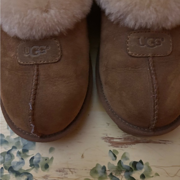 Authentic Ugg Slippers. - Picture 5 of 5